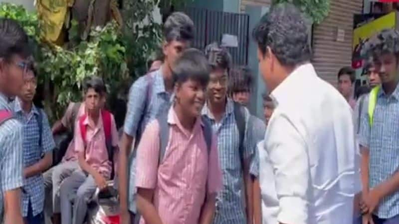 Government school students who were caught by Minister anbil mahesh