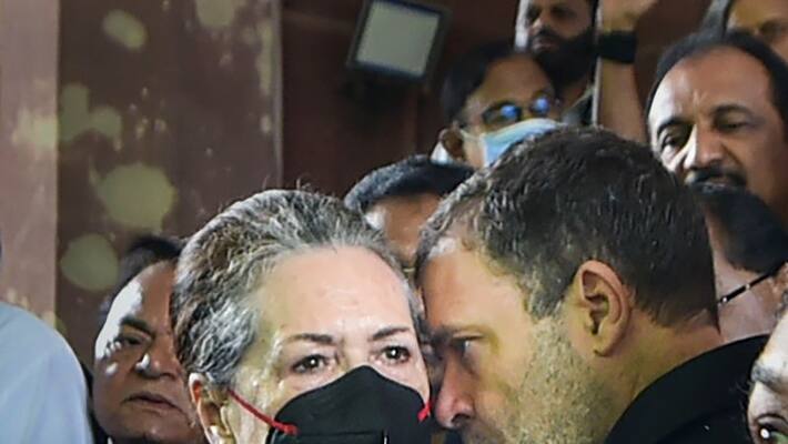 sonia gandhi travelling abroad for today for medical checkup with rahul gandhi priyanka gandhi vadra ash sonia gandhi travelling abroad for today for medical checkup with rahul gandhi priyanka gandhi vadra ash