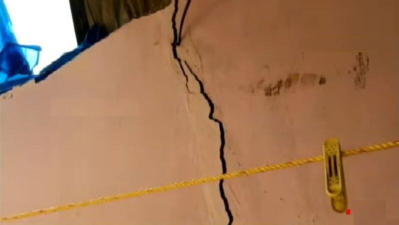 cracks in houses and roads due to heavy rain at nilgiris