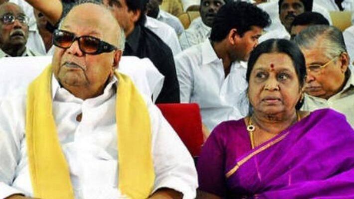 Former Chief Minister Karunanidhi's wife Rajathi Ammal left for Germany for medical treatment Former Chief Minister Karunanidhi's wife Rajathi Ammal left for Germany for medical treatment