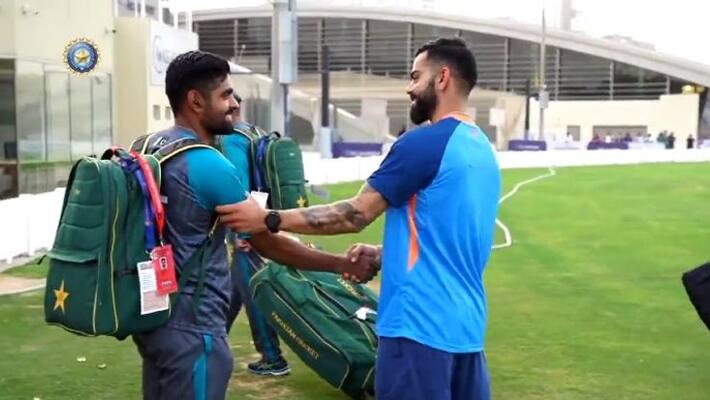 Virat Kohli Meets Pakistan Captain Babar Azam Ahead Of Asia Cup 2022 video goes viral kvn Virat Kohli Meets Pakistan Captain Babar Azam Ahead Of Asia Cup 2022 video goes viral kvn
