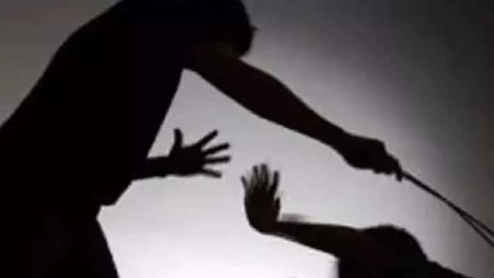A tribal man crushed a 10-year-old Muslim boy for not saying 'Jai Shri Ram'.. Incident in Madhya Pradesh A tribal man crushed a 10-year-old Muslim boy for not saying 'Jai Shri Ram'.. Incident in Madhya Pradesh