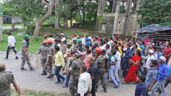 dhanband news cross firing between police and villagers many injured asc dhanband news cross firing between police and villagers many injured asc