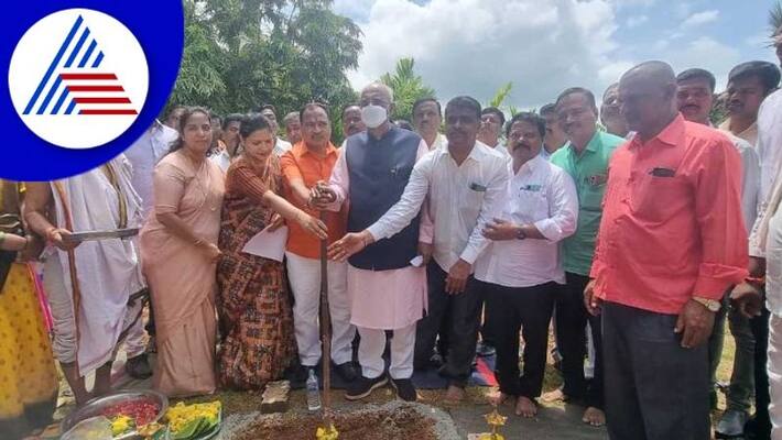 Encourage self sufficiency of refugees says Basavaraja Naik Encourage self sufficiency of refugees says Basavaraja Naik