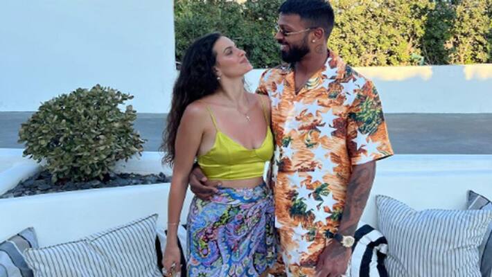 Team India all rounder Hardik Pandya meets wife Natasa Stankovic family for the first time video goes viral kvn Team India all rounder Hardik Pandya meets wife Natasa Stankovic family for the first time video goes viral kvn