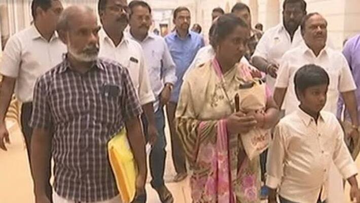 Shrimati's mother listed the negligence of officials to Chief Minister Stalin.. and Accusations. Shrimati's mother listed the negligence of officials to Chief Minister Stalin.. and Accusations.