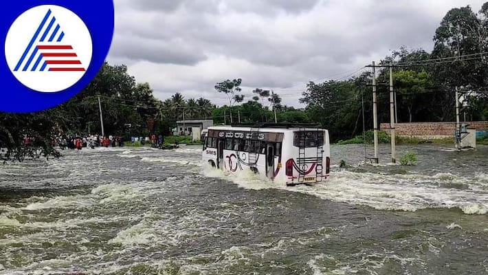 Heavy rain in channapatna yesterday night Water seeped into 200 houses gvd Heavy rain in channapatna yesterday night Water seeped into 200 houses gvd