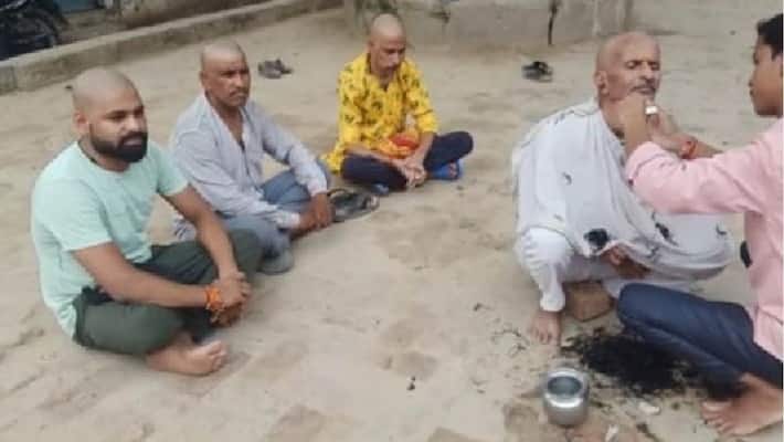 In this village of Agra villagers shave their heads on the death of a monkey, know what is the whole matter In this village of Agra villagers shave their heads on the death of a monkey, know what is the whole matter