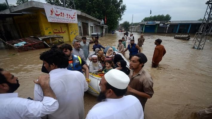 Pakistan floods: Officials issue 'very high' level warning, death toll tops 1,000 AJR Pakistan floods: Officials issue 'very high' level warning, death toll tops 1,000 AJR