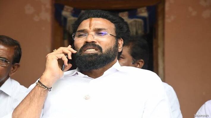 Sriramulu Warns Private Bus Owners Over Ticket Price Hiked For Ganesh festival rbj Sriramulu Warns Private Bus Owners Over Ticket Price Hiked For Ganesh festival rbj