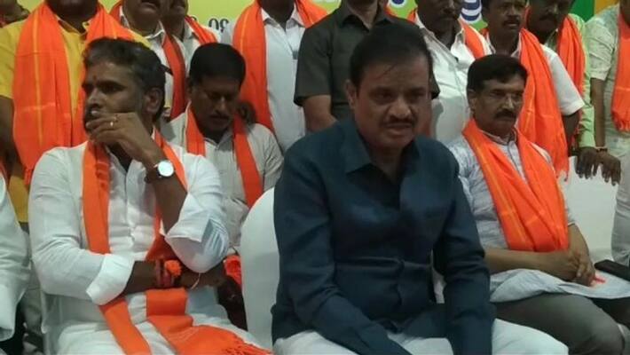 Munirathna hits back at contractor association President Kempanna Over commission Allegation rbj Munirathna hits back at contractor association President Kempanna Over commission Allegation rbj