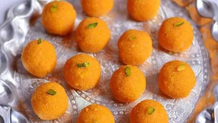 Ganesh chaturthi 2022: how to make perfect besan ke laddu here are some tips dva Ganesh chaturthi 2022: how to make perfect besan ke laddu here are some tips dva