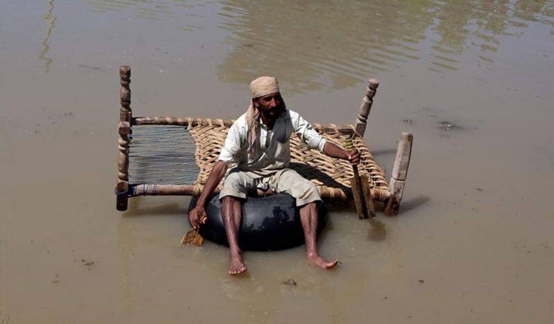 Flooding in Pakistan kills over 1,000 people in a "serious climate disaster"