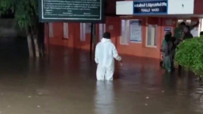 Heavy rain in Rasipuram.. Government hospital floating in water..