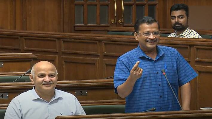 Arvind Kejriwal said BJP waives 10 lakh crore loans of billionaires in 5 years vva Arvind Kejriwal said BJP waives 10 lakh crore loans of billionaires in 5 years vva