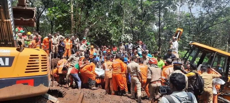 5 people of same family killed in landslide accident after heavy rains in Kerala, shocking picture kpa