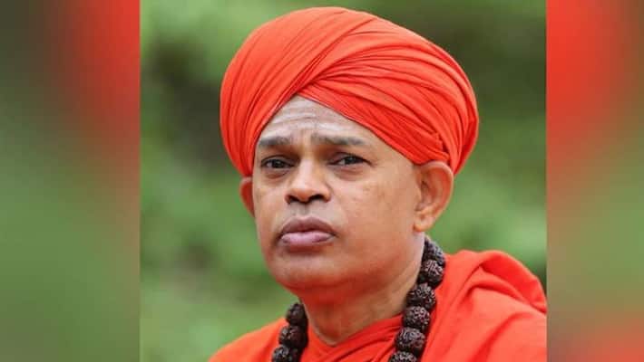 Lookout notice issued against Lingayat seer Shivamurthy Murugha Sharanaru Lookout notice issued against Lingayat seer Shivamurthy Murugha Sharanaru