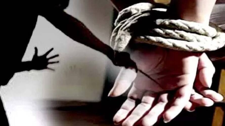 Maharashtra Woman Beaten, Paraded With Garland Of Shoes For Questioning Husband's Death Maharashtra Woman Beaten, Paraded With Garland Of Shoes For Questioning Husband's Death