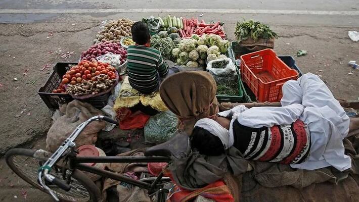 Pakistan Food Crisis Tomatoes for Rs 500 a kg onions for Rs 400 now asking India help san Pakistan Food Crisis Tomatoes for Rs 500 a kg onions for Rs 400 now asking India help san