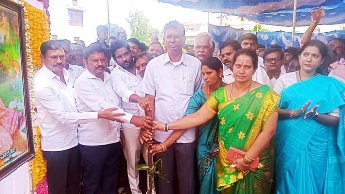 Focus on providing compulsory education to children says satish jarkiholi gvd Focus on providing compulsory education to children says satish jarkiholi gvd