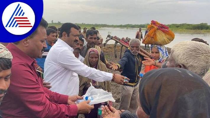 Rescued of 32 People in Bennihalla Flood in Hubballi grg Rescued of 32 People in Bennihalla Flood in Hubballi grg