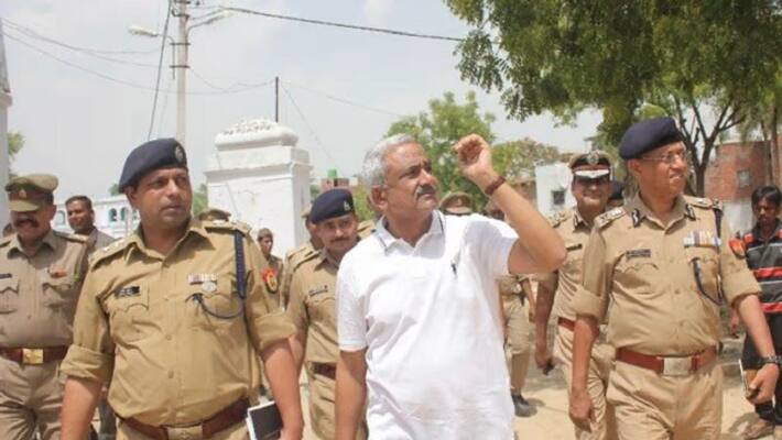 Crowd control in Banke Bihari temple on the lines of Kashi Vishwanath Dham ex dgp sulkhan singh reach varanasi Crowd control in Banke Bihari temple on the lines of Kashi Vishwanath Dham ex dgp sulkhan singh reach varanasi