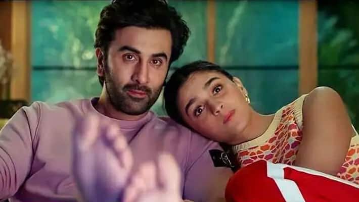 Big beef guy ranbir kapoor viral video and alia bhatt mother soni razdan are the news reasons for boycott brahmastra AKA Big beef guy ranbir kapoor viral video and alia bhatt mother soni razdan are the news reasons for boycott brahmastra AKA