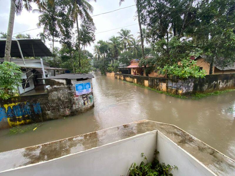 Upper Kuttanad flooded houses under water after heavy rain 