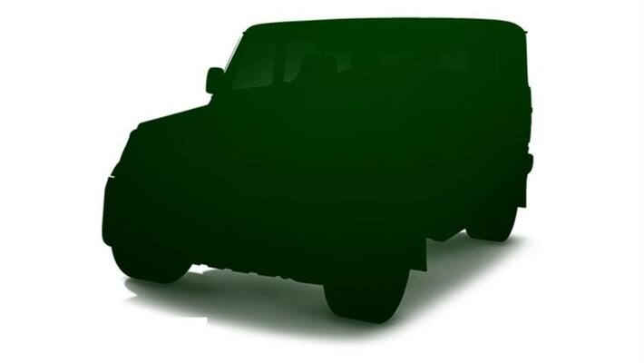 Smugglers modified a Mahindra Bolero for carry alcohol in roof and held by police Smugglers modified a Mahindra Bolero for carry alcohol in roof and held by police