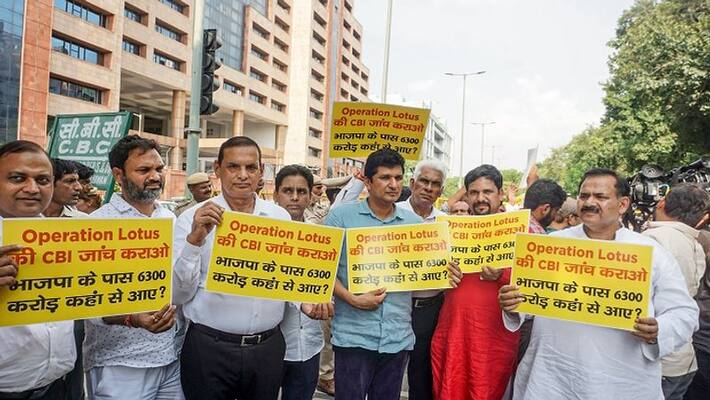 AAP protest outside CBI office demanding probe into BJP Operation Lotus vva AAP protest outside CBI office demanding probe into BJP Operation Lotus vva