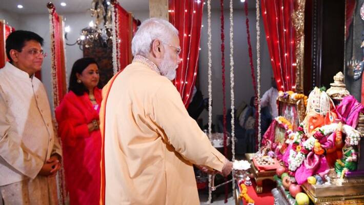 PM Modi performs aarti at Piyush Goyal residence on Ganesh Chaturthi PM Modi performs aarti at Piyush Goyal residence on Ganesh Chaturthi