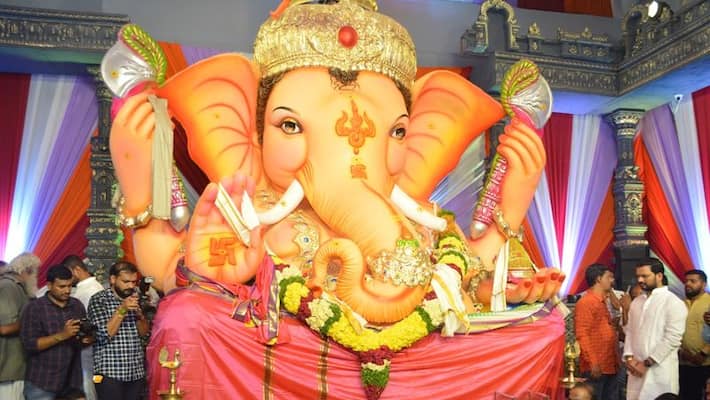 Laddu theft from Vinayaka mandapam in kurnool Laddu theft from Vinayaka mandapam in kurnool