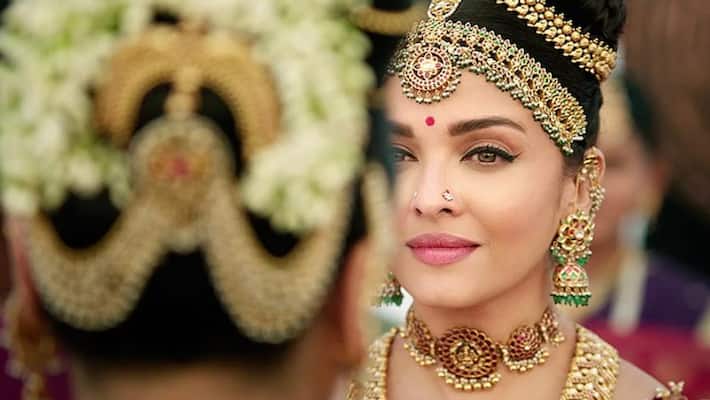 aishwarya rai respect manirathnam ponniyin selvan audio launch video goes viral aishwarya rai respect manirathnam ponniyin selvan audio launch video goes viral