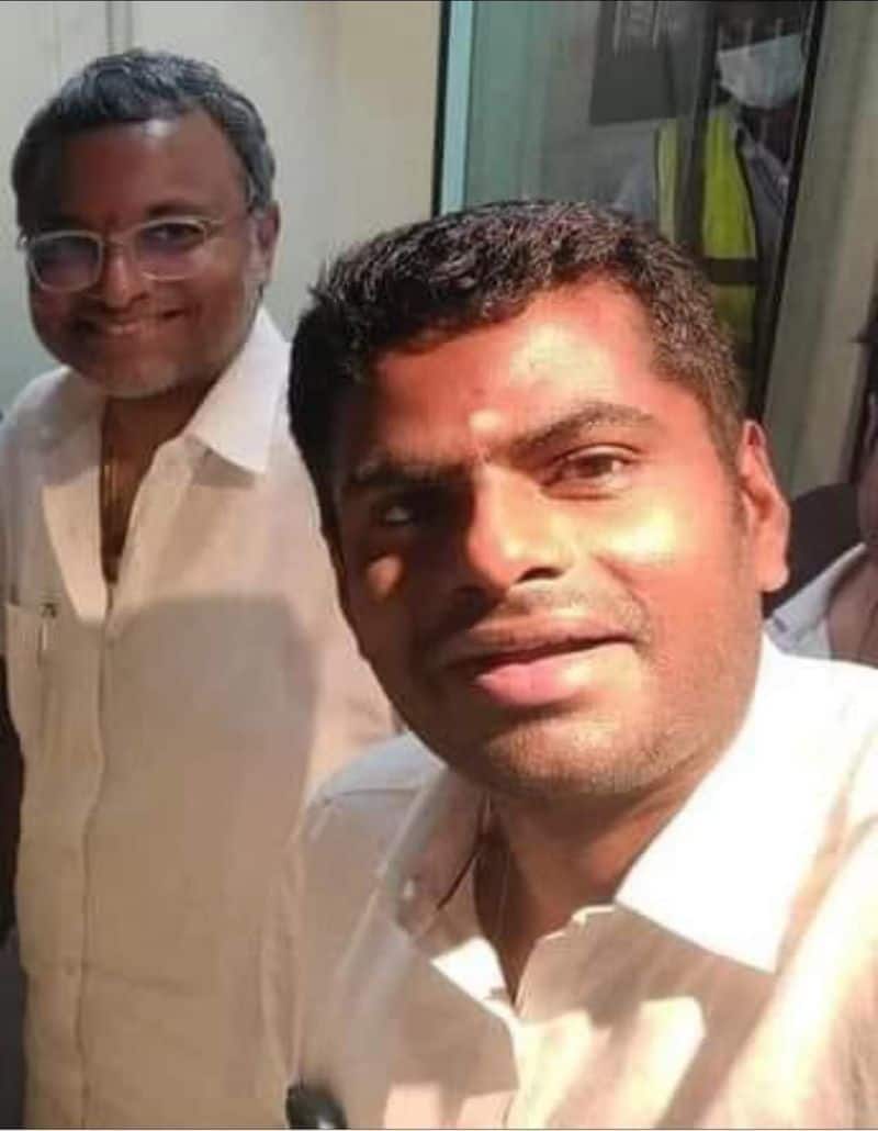 Karthi Chidambaram's Annamalai smiling selfie.. The photo that makes the Cong volunteers panic.. what is going on.?? 