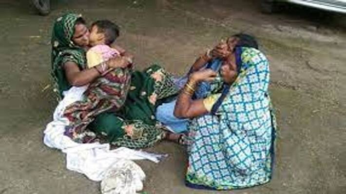 5 years old child dies in mother arms due to medical negligence in Madhya Pradesh 5 years old child dies in mother arms due to medical negligence in Madhya Pradesh