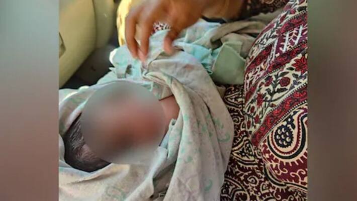 Woman gives birth on pavement with the help of Kolkata police ANBSS Woman gives birth on pavement with the help of Kolkata police ANBSS
