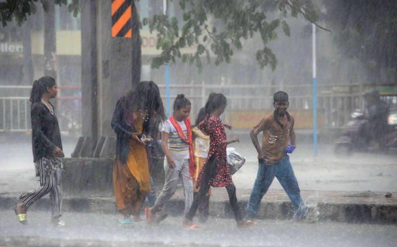 Heavy rain in 13 districts of Tamil Nadu today says chennai imd