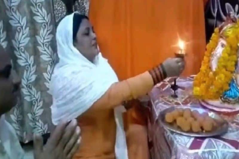 aligarh news Muslim woman set an example family ganesh statue at home ganesh Chaturthi  pwt