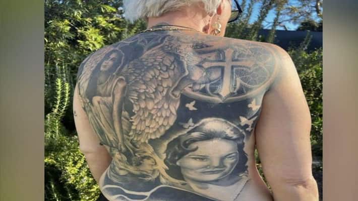 53 year old mom cover her back with tattoo mixing the ashes of mother and daughter with ink NTP 53 year old mom cover her back with tattoo mixing the ashes of mother and daughter with ink NTP