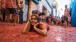 20000 people came to throw tomatoes in La Tomatina