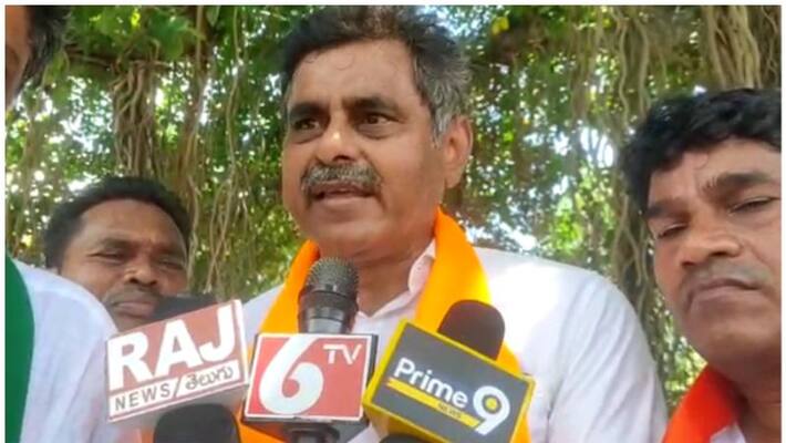 former MP konda vishweshwar reddy started praja gosa bjp yatra in manakondur former MP konda vishweshwar reddy started praja gosa bjp yatra in manakondur
