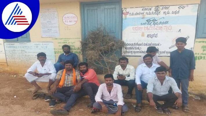 Grama Panchayat Members Held Protest at Surapura in Yadgir grg Grama Panchayat Members Held Protest at Surapura in Yadgir grg