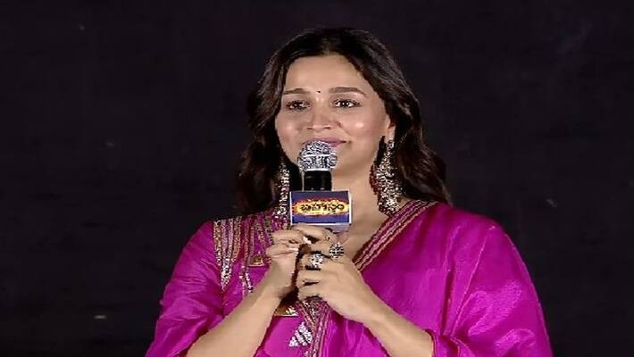 Star Heroin Alia Bhatt Sings bramhastra Song Star Heroin Alia Bhatt Sings bramhastra Song