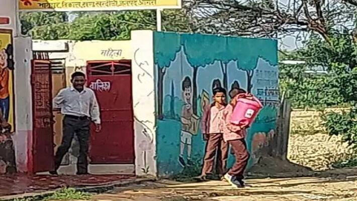 Agra government school getting dung cleaned from children garbage fixed villagers said big deal Agra government school getting dung cleaned from children garbage fixed villagers said big deal