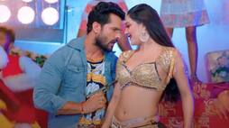 Sexy Bhojpuri video Namrata Malla seduces Khesari Lal Yadav as Paro drb