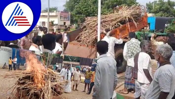 kerakalamatti villagers protest In front of the Gram Panchayat without a burial place and the villagers bagalkot rav kerakalamatti villagers protest In front of the Gram Panchayat without a burial place and the villagers bagalkot rav