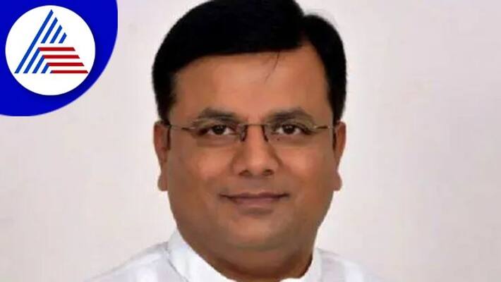 MLA Shrinivas Mane suddenly visited Hanagalla Municipality rav MLA Shrinivas Mane suddenly visited Hanagalla Municipality rav