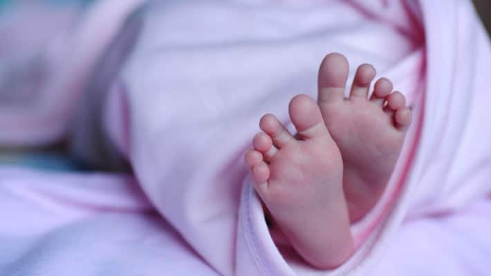 Student gives birth in school toilet cuts umbilical cord herself with pen in Tamil Nadu mnj Student gives birth in school toilet cuts umbilical cord herself with pen in Tamil Nadu mnj