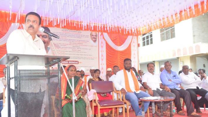 Minister CC patil drive for various development works in Somalapur at gadag rav Minister CC patil drive for various development works in Somalapur at gadag rav