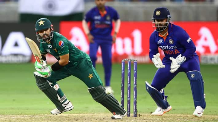 Fan Claims Only Pakistan Can Beat India in India, Aakash Chopra Gives Epic Reply MSV Fan Claims Only Pakistan Can Beat India in India, Aakash Chopra Gives Epic Reply MSV